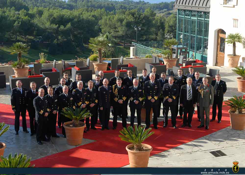 Foto de familia de la reunión anual entre los máximos representantes de las Marinas del Canal de la Mancha 